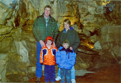 howecaverns_300